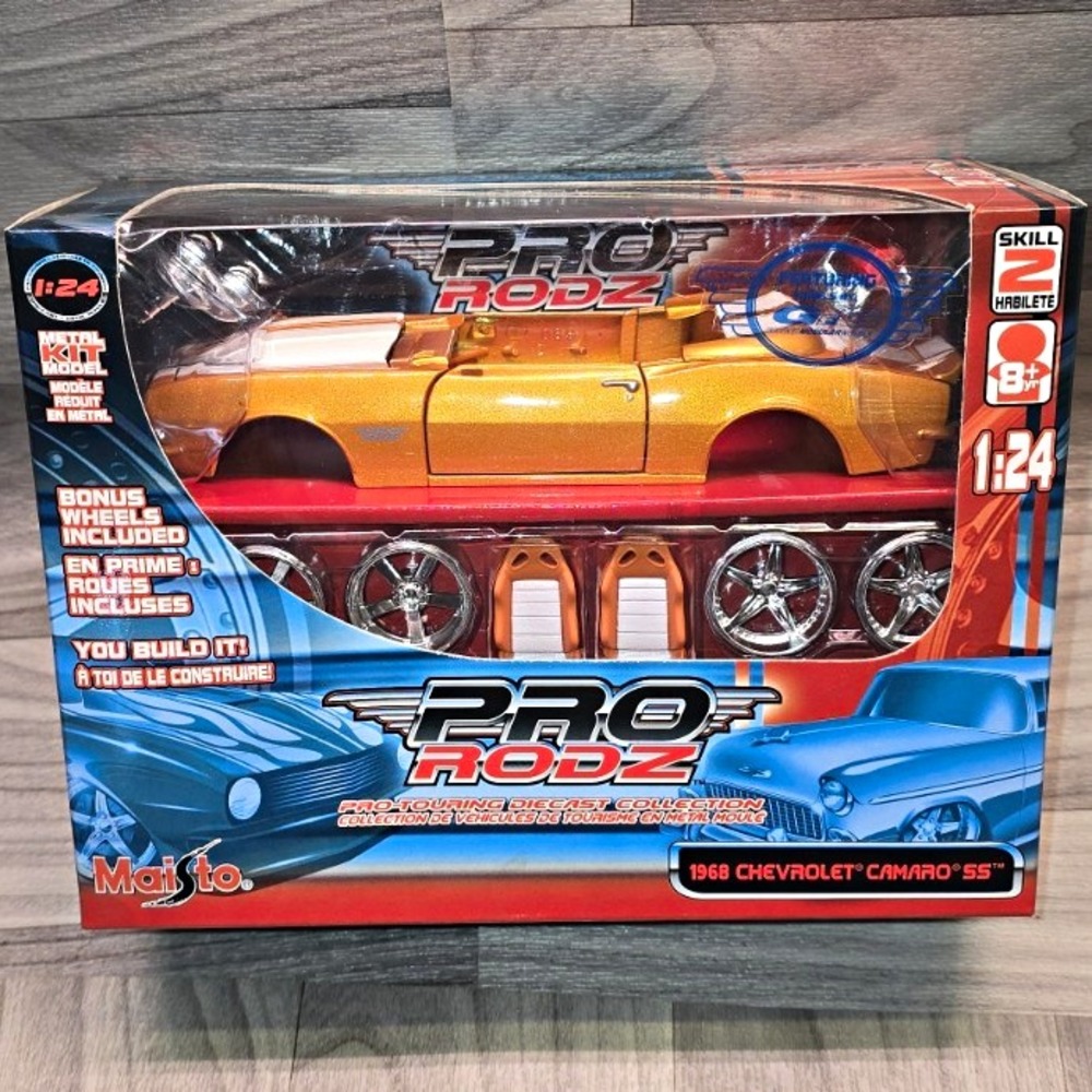 Maisto Pro Rodz 1:24 1968 Chevy Camaro SS Metal/Plastic Car Kit Bonus Wheels